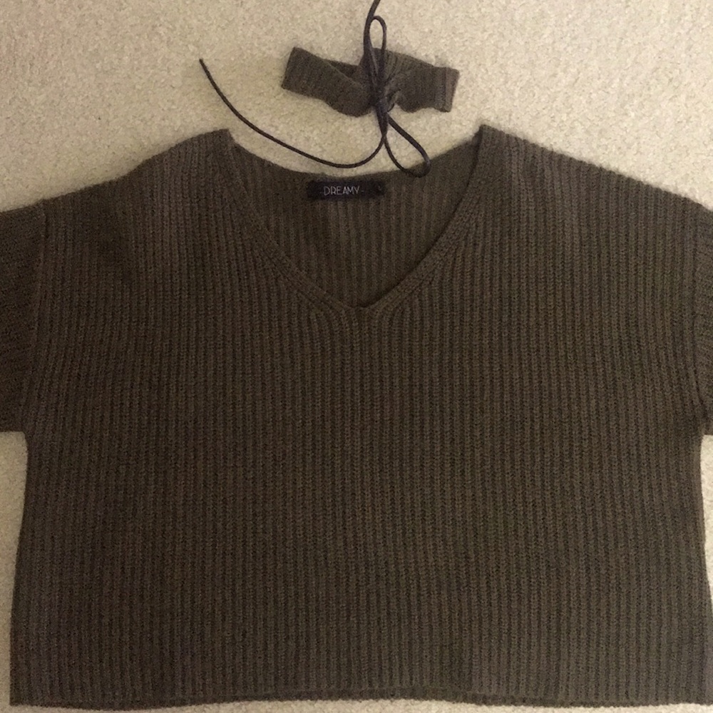Cropped oversized sweater with a matched  “choker”